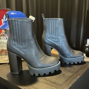 7.5 Black Platform Boots
